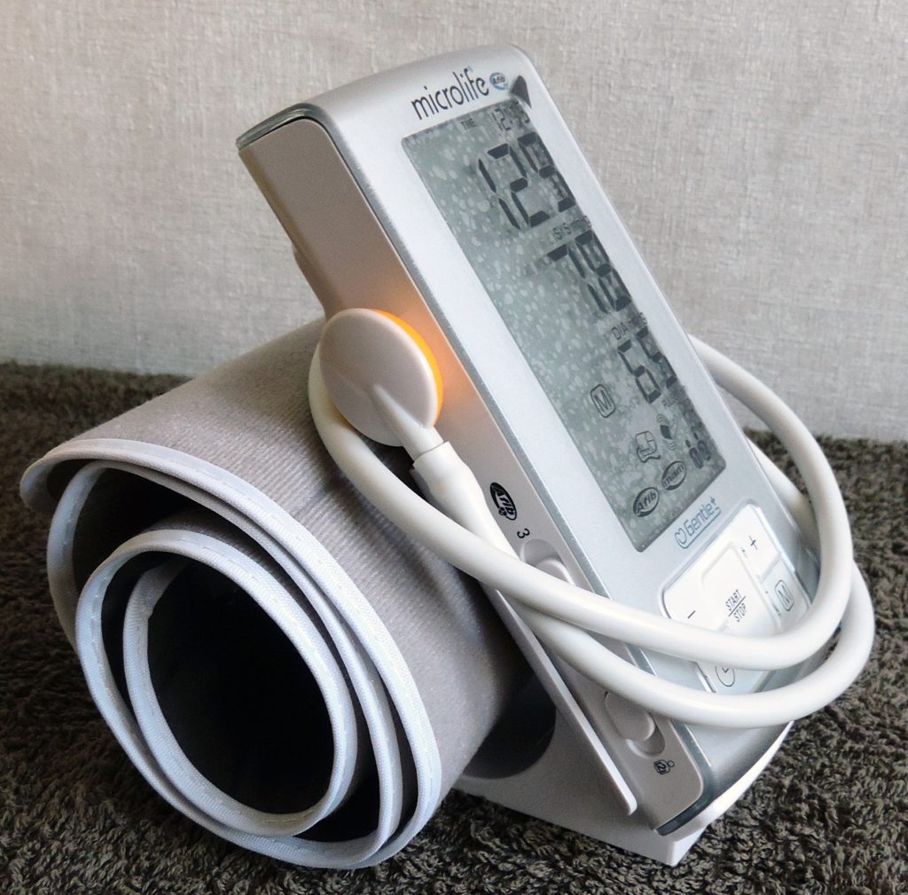 Tensiomètre au bras connecté Microlife BP A6 BT - guide-tensiometre